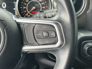Jeep Wrangler Unlimited 2018 4x4 Sahara 4dr SUV (lanzamiento a mitad de año)