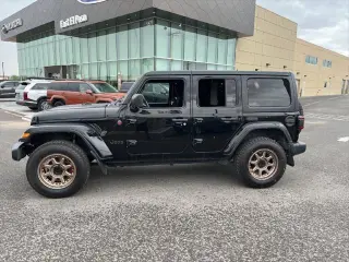 Jeep Wrangler Unlimited 2018 4x4 Sahara 4dr SUV (lanzamiento a mitad de año)