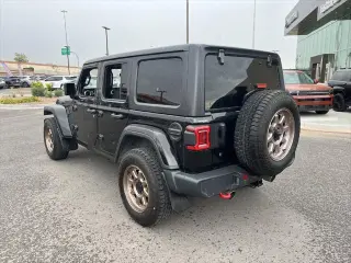 Jeep Wrangler Unlimited 2018 4x4 Sahara 4dr SUV (lanzamiento a mitad de año)