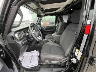 Jeep Wrangler Unlimited 2018 4x4 Sahara 4dr SUV (lanzamiento a mitad de año)