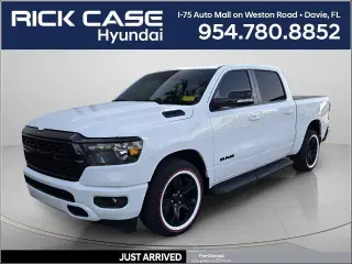 Ram 1500 2022 4x2 Big Horn 4p Camioneta de cabina completa 5.6 ft. SB
