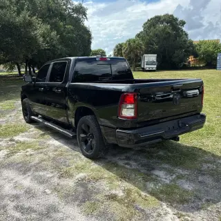 Ram 1500 2019 4x4 Big Horn 4p Puerta de Camioneta de Tripulación 5.6 ft. SB