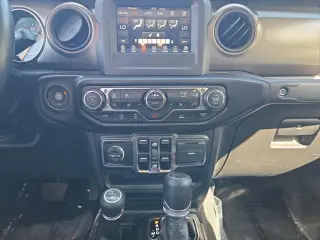 Jeep Gladiator 2022 4x4 Sport 4dr Cabina de tripulação 5.0 ft. AB