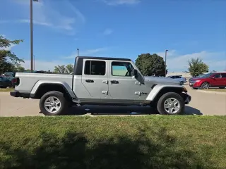 Jeep Gladiator 2022 4x4 Sport 4dr Cabina de tripulação 5.0 ft. AB