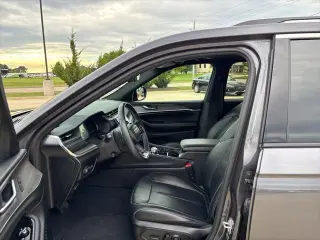 Jeep Grand Cherokee 2022 4x4 Overland 4p SUV (lanzamiento a mitad de año)
