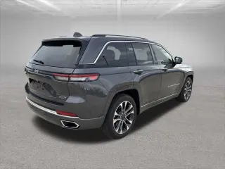 Jeep Grand Cherokee 2022 4x4 Overland 4p SUV (lanzamiento a mitad de año)