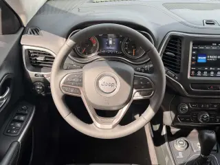 Jeep Cherokee 2022 4x4 Latitude Lux 4dr SUV