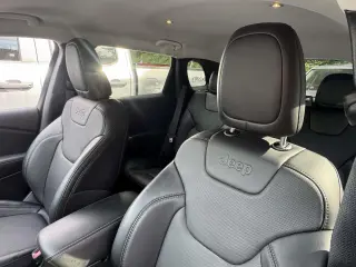 Jeep Cherokee 2022 4x4 Latitude Lux 4dr SUV