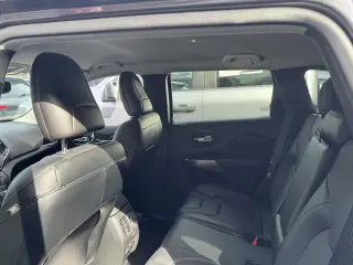 Jeep Cherokee 2022 4x4 Latitude Lux 4dr SUV
