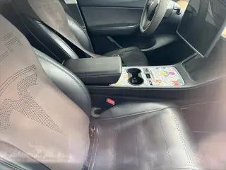 Tesla Model Y 2022 tracción en las cuatro ruedas rango largo 4p Crossover