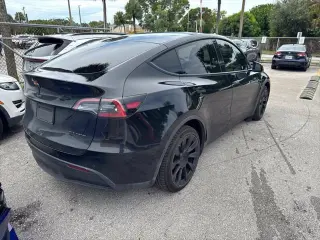 Tesla Model Y 2022 tracción en las cuatro ruedas rango largo 4p Crossover