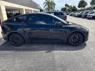 Tesla Model Y 2022 tracción en las cuatro ruedas rango largo 4p Crossover