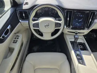 Sedán Volvo S60 2020 T5 Momentum 4dr