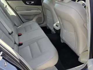 Sedán Volvo S60 2020 T5 Momentum 4dr