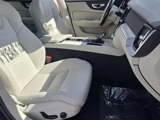 Sedán Volvo S60 2020 T5 Momentum 4dr