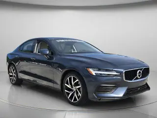 Sedán Volvo S60 2020 T5 Momentum 4dr