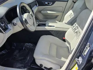 Sedán Volvo S60 2020 T5 Momentum 4dr