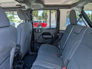 Jeep Wrangler 2024 4x4 Sport 4p SUV