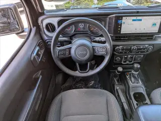 Jeep Wrangler 2024 4x4 Sport 4p SUV