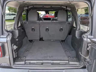 Jeep Wrangler 2024 4x4 Sport 4p SUV