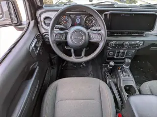 Jeep Wrangler 2024 4x4 Sport 4p SUV