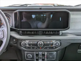Jeep Wrangler 2024 4x4 Sport 4p SUV