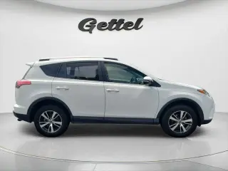 Toyota RAV4 2017 XLE 4p SUV