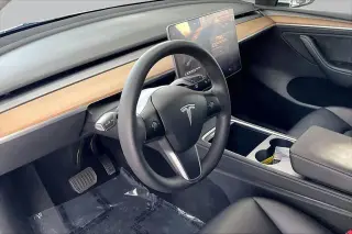 Tesla Model Y 2023 AWD 4p Crossover