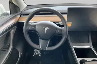 Tesla Model Y 2023 AWD 4p Crossover