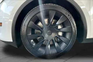 Tesla Model Y 2023 AWD 4p Crossover