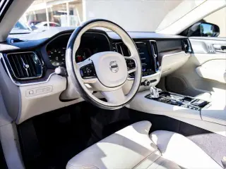 Volvo S60 2019 AWD T8 eAWD Inscription 4dr Sedán