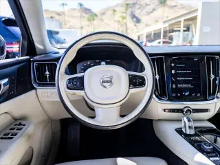 Volvo S60 2019 AWD T8 eAWD Inscription 4dr Sedán
