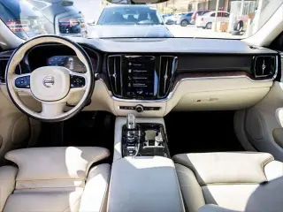 Volvo S60 2019 AWD T8 eAWD Inscription 4dr Sedán