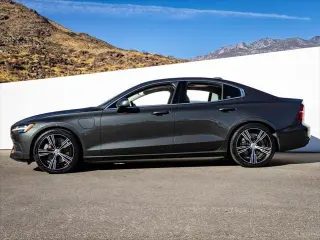 Volvo S60 2019 AWD T8 eAWD Inscription 4dr Sedán