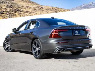Volvo S60 2019 AWD T8 eAWD Inscription 4dr Sedán