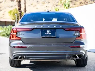 Volvo S60 2019 AWD T8 eAWD Inscription 4dr Sedán