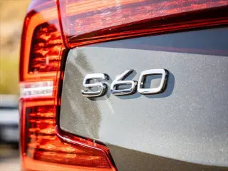 Volvo S60 2019 AWD T8 eAWD Inscription 4dr Sedán