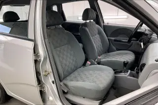 Chevrolet Aveo 2004 4p Hatchback