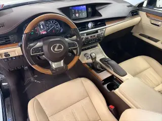 Lexus ES 300h 2017 4p Sedan