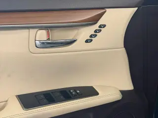 Lexus ES 300h 2017 4p Sedan