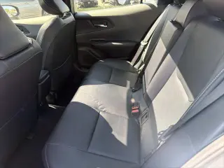 Toyota Prius 2024 XLE 4p Hatchback