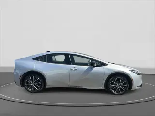 Toyota Prius 2024 XLE 4p Hatchback