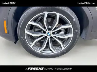 BMW X4 2022 tracción integral xDrive30i de 4 puertas y carrocería de cupé de actividad deportiva