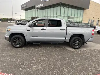 Toyota Tundra 2021 4x4 SR5 4p CrewMax Cab Pickup SB