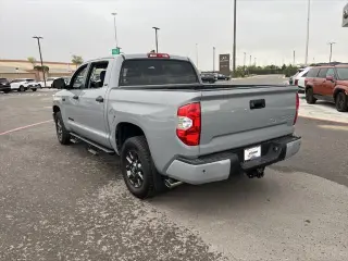 Toyota Tundra 2021 4x4 SR5 4p CrewMax Cab Pickup SB