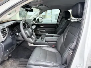 Toyota Tundra 2024 4x4 SR5 4p Cabina CrewMax Camioneta Pickup LB