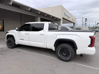 Toyota Tundra 2024 4x4 SR5 4p Cabina CrewMax Camioneta Pickup LB