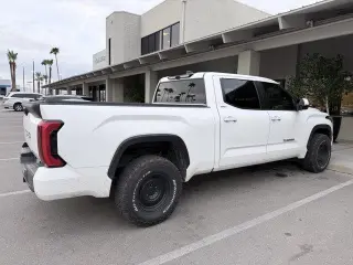 Toyota Tundra 2024 4x4 SR5 4p Cabina CrewMax Camioneta Pickup LB