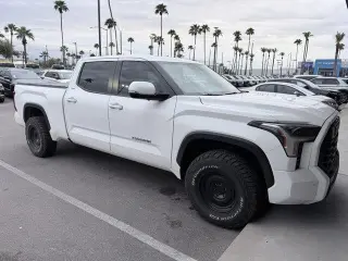 Toyota Tundra 2024 4x4 SR5 4p Cabina CrewMax Camioneta Pickup LB