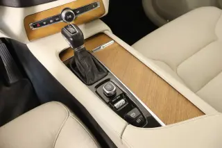 Volvo XC90 2021 AWD T6 Momentum 6 pasajeros SUV 4 puertas